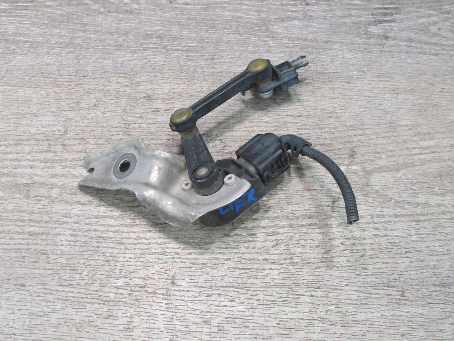 2008-2010 Porsche Cayenne 957 Front Right Suspension Height Level Sensor