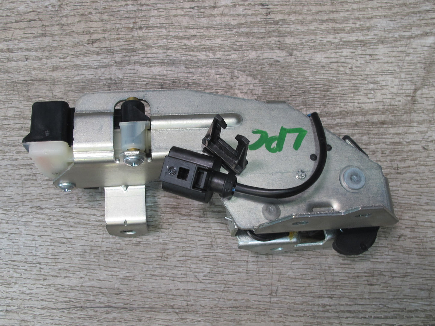2008-2010 Porsche Cayenne 957 Rear Trunk Window Lock Latch Actuator 7L0827506E