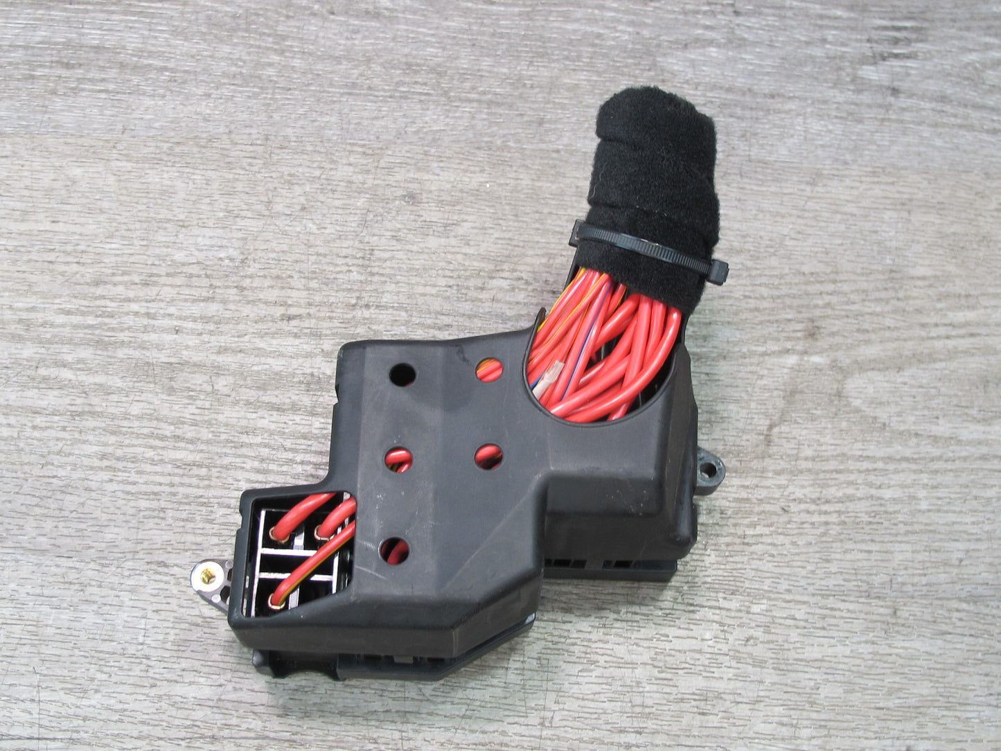 2008-2010 Porsche Cayenne 957 Dash Cabin Left Fuse Relay Box Module