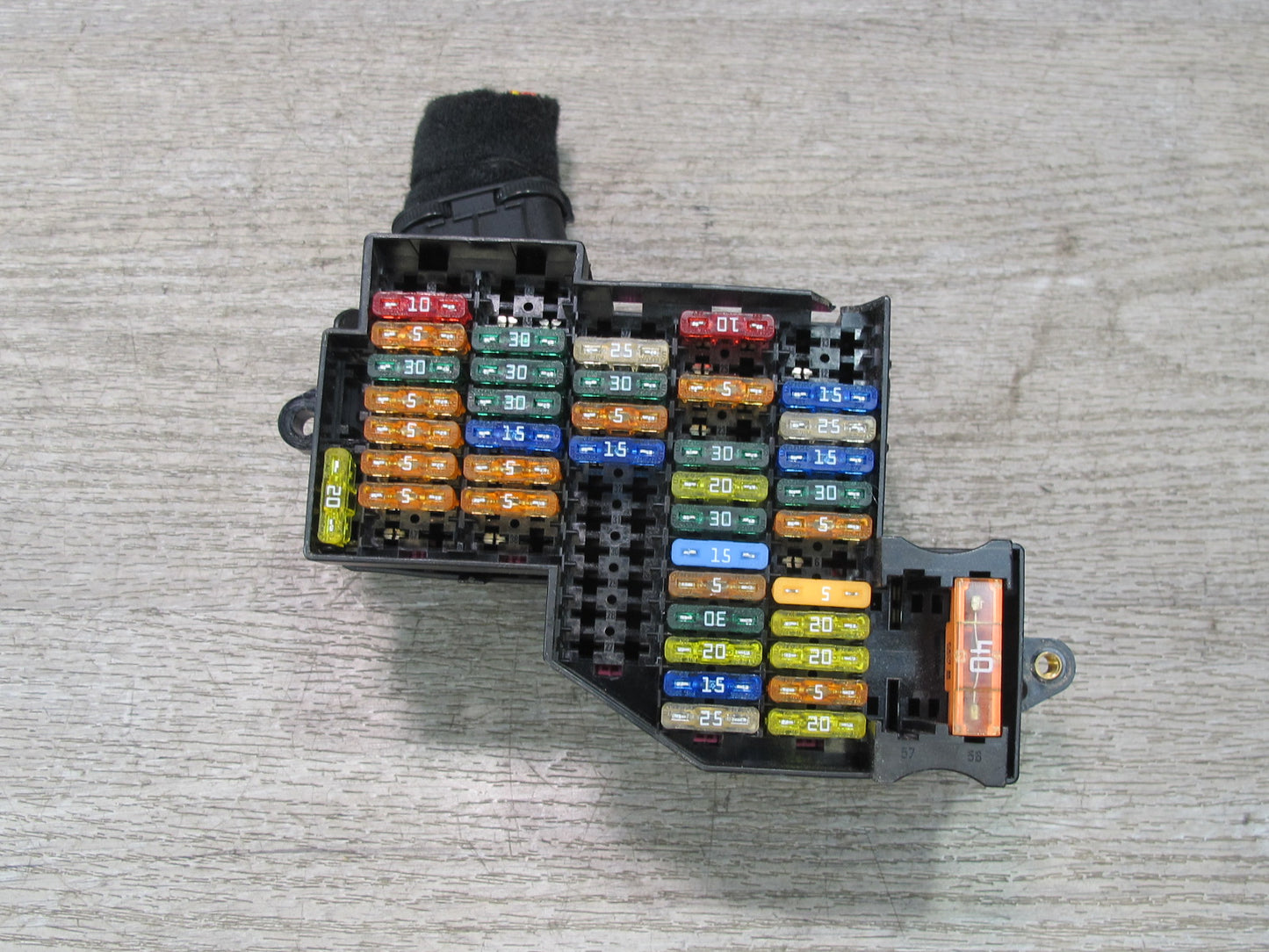 2008-2010 Porsche Cayenne 957 Dash Cabin Left Fuse Relay Box Module