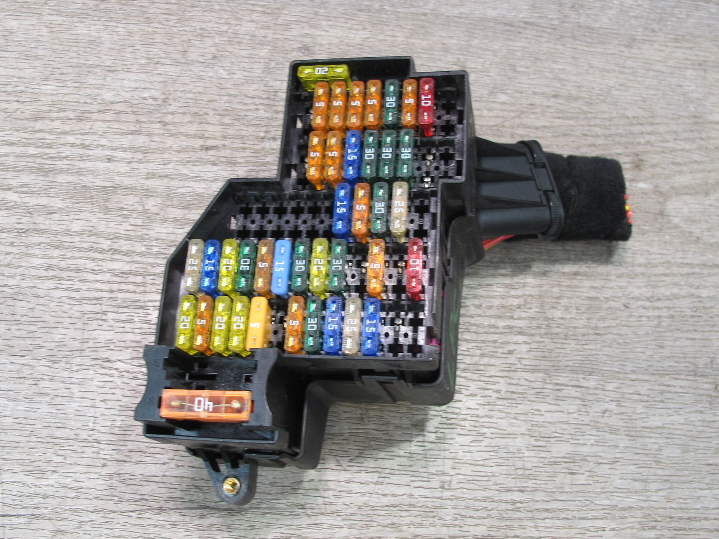 2008-2010 Porsche Cayenne 957 Dash Cabin Left Fuse Relay Box Module