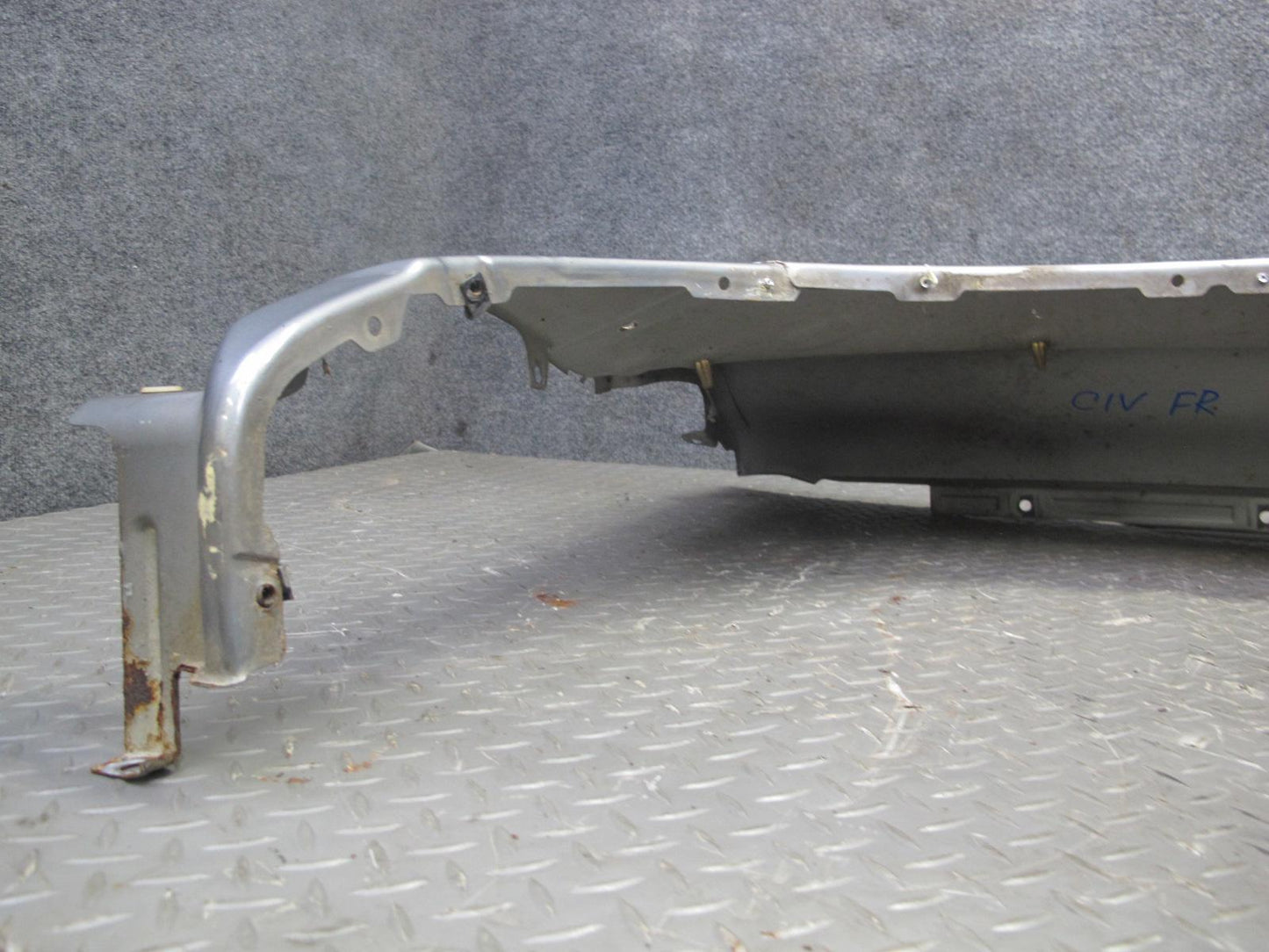 99-01 Isuzu Vehicross Front Right Fender Shell Panel Kaiser Silver Metallic OEM