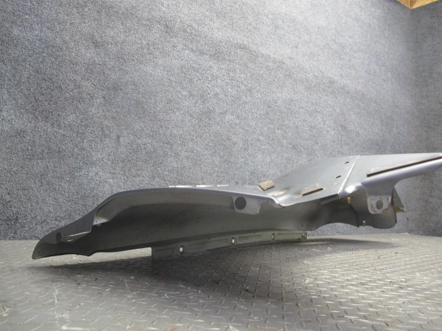 99-01 Isuzu Vehicross Front Right Fender Shell Panel Kaiser Silver Metallic OEM