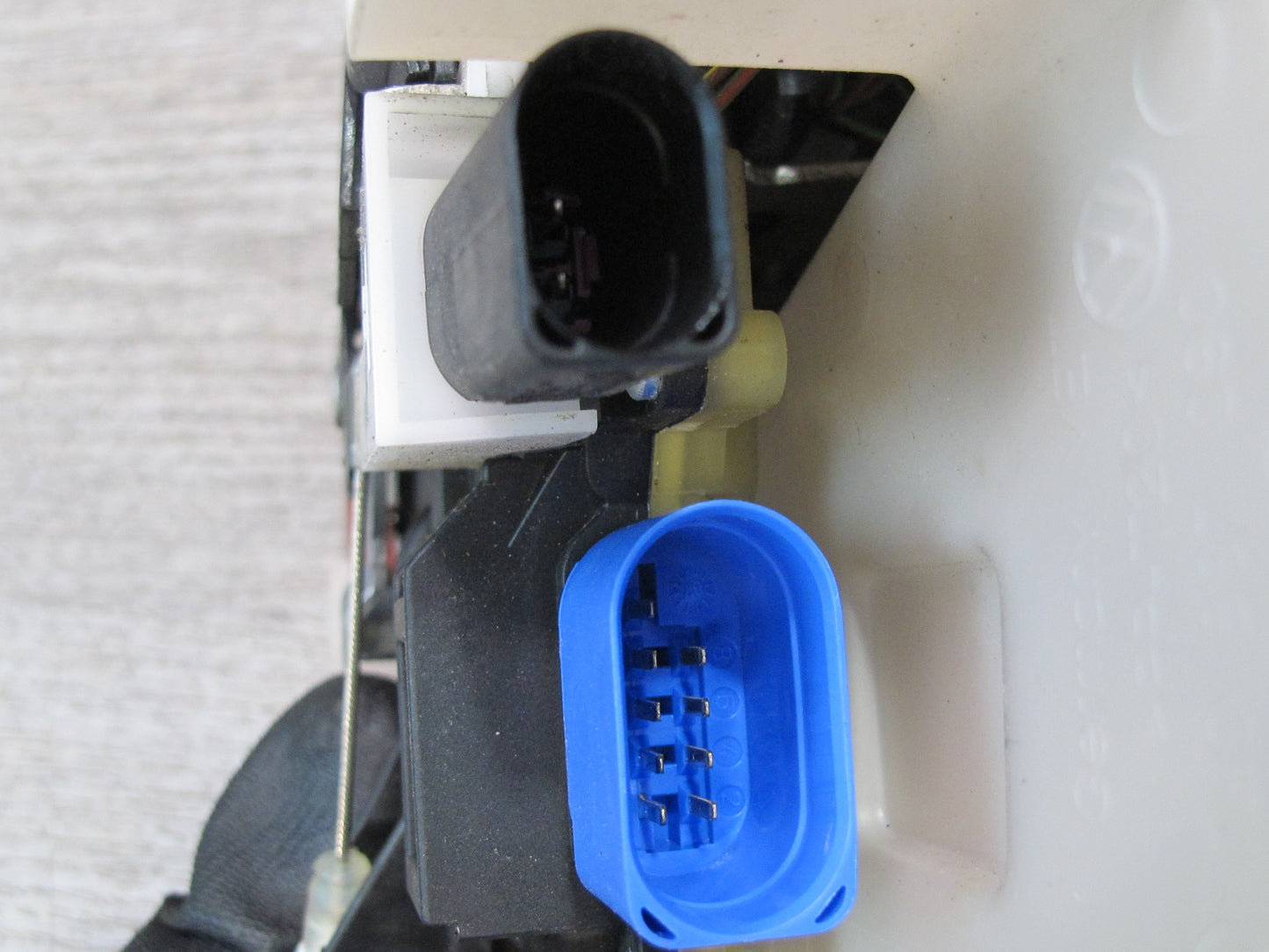 2003-2010 Porsche Cayenne 957 Front Right Door Lock Latch Actuator