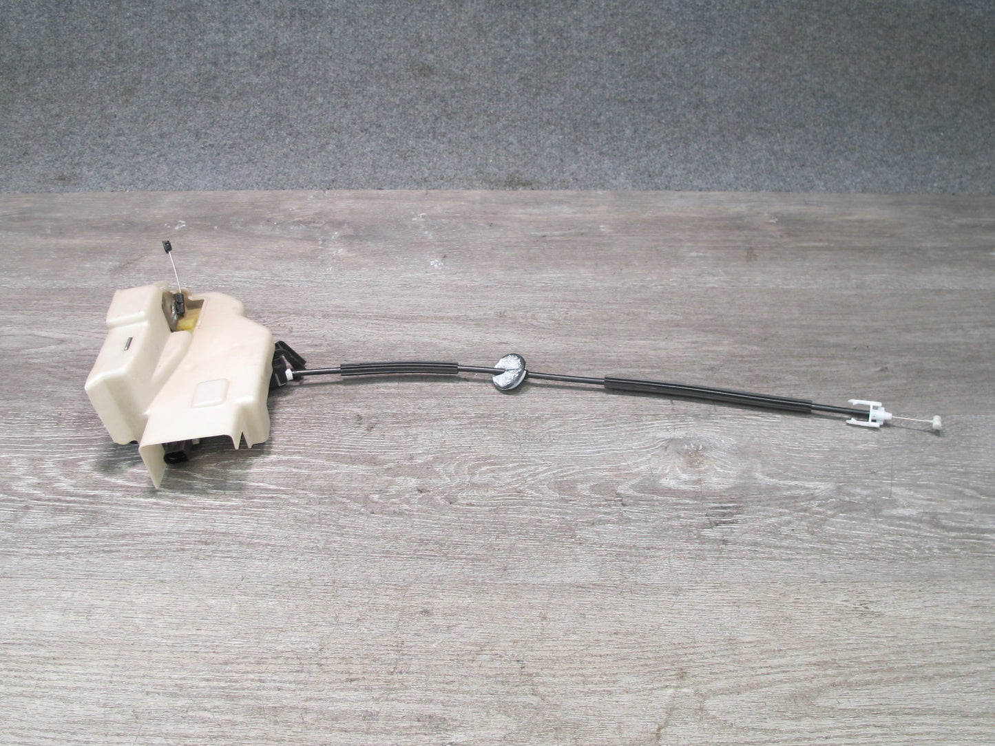 2003-2010 Porsche Cayenne 957 Front Right Door Lock Latch Actuator
