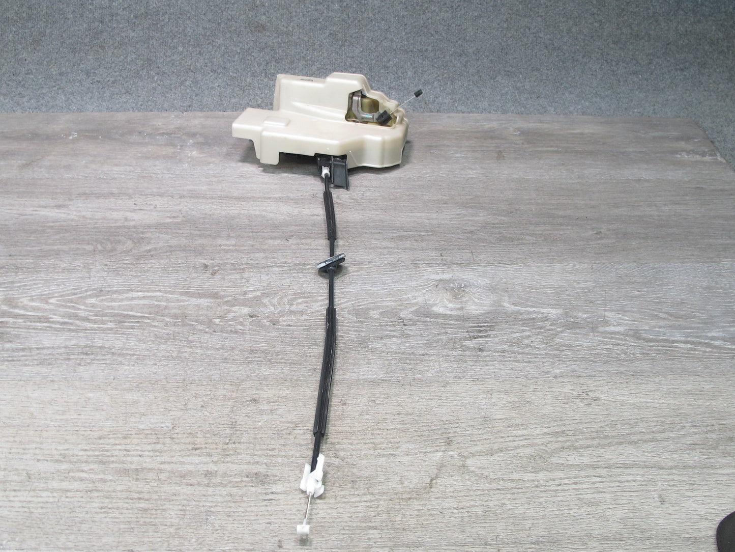 2003-2010 Porsche Cayenne 957 Front Right Door Lock Latch Actuator