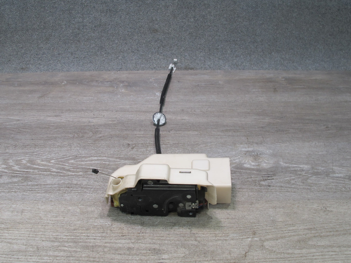 2003-2010 Porsche Cayenne 957 Front Right Door Lock Latch Actuator