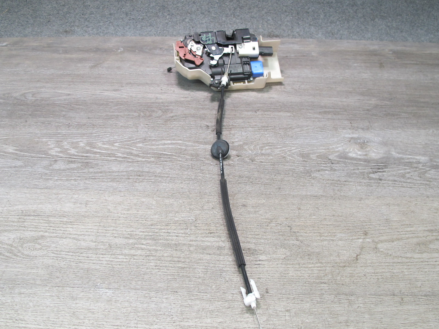 2003-2010 Porsche Cayenne 957 Front Right Door Lock Latch Actuator