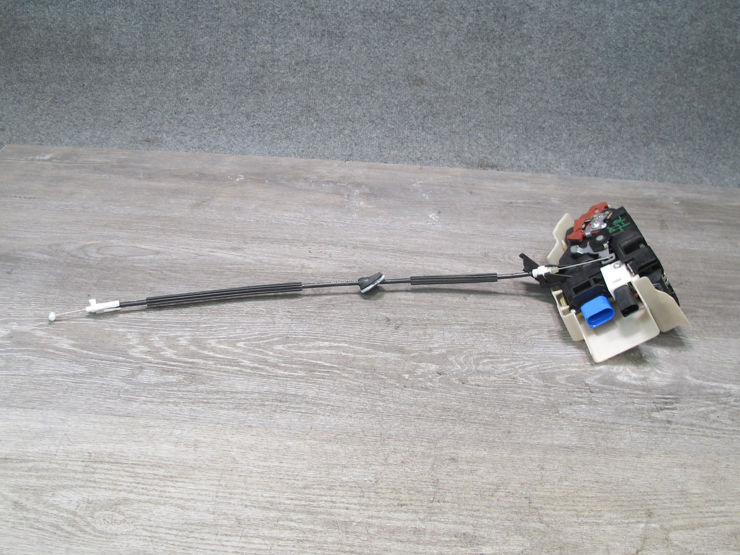 2003-2010 Porsche Cayenne 957 Front Right Door Lock Latch Actuator