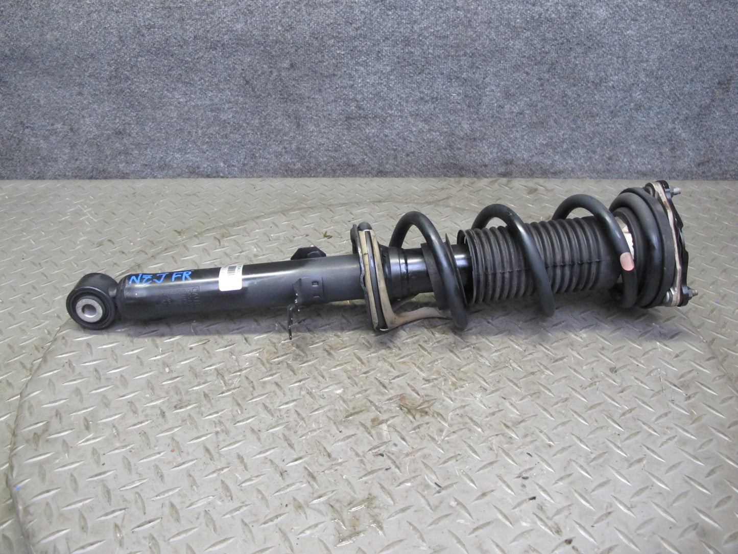 09-14 Nissan Z34 370Z Front Left & Right Suspension Strut Shock Absorber Set OEM