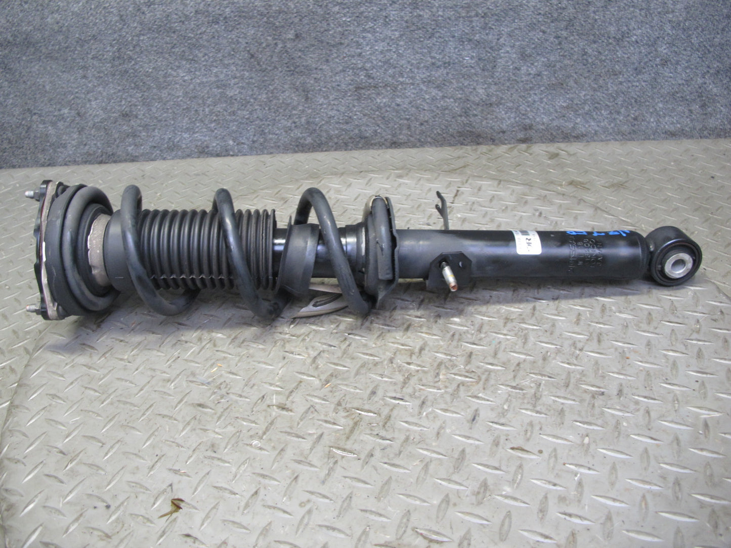 09-14 Nissan Z34 370Z Front Left & Right Suspension Strut Shock Absorber Set OEM