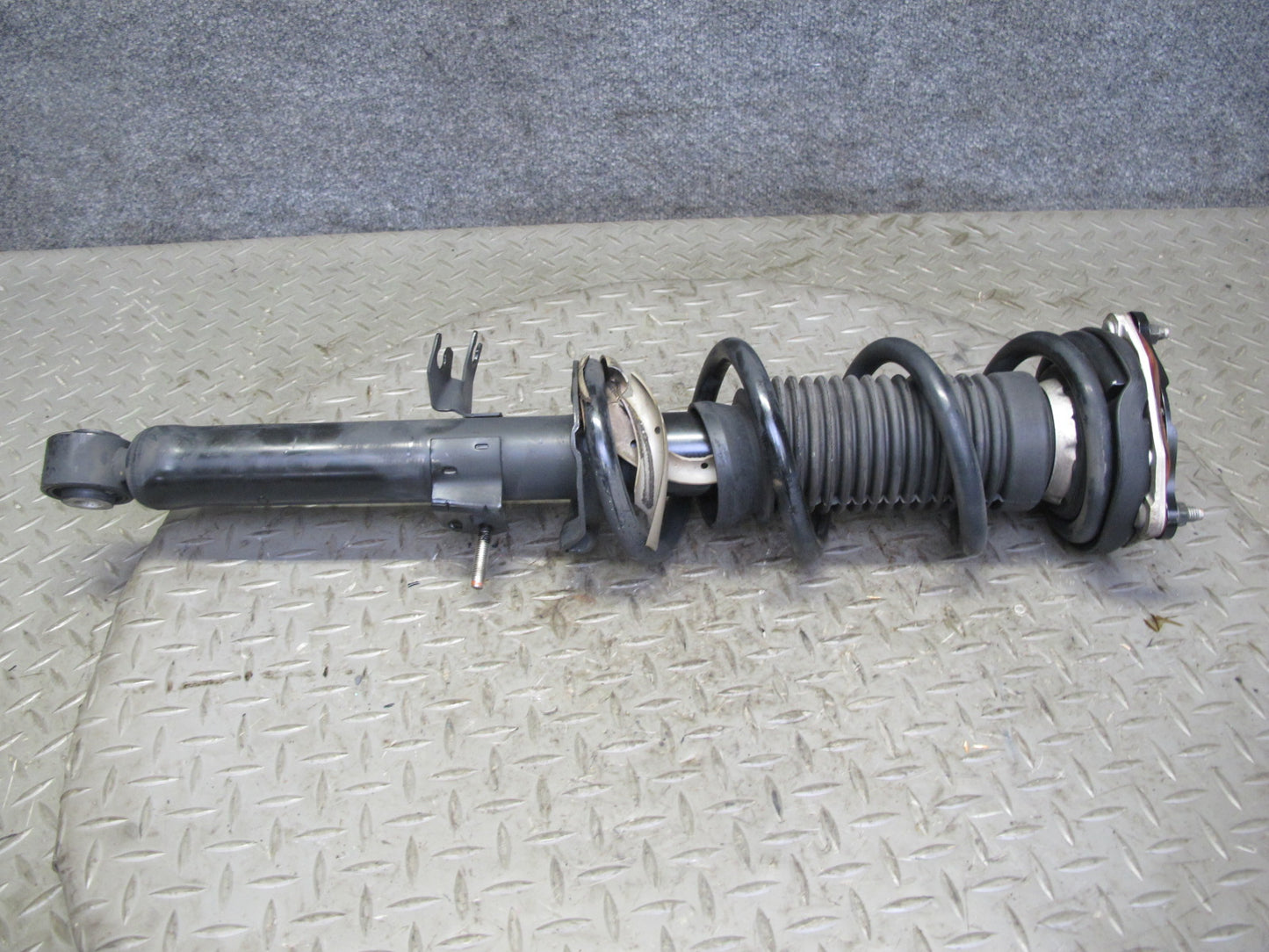 09-14 Nissan Z34 370Z Front Left & Right Suspension Strut Shock Absorber Set OEM