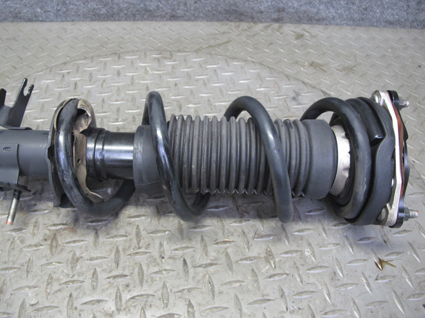 09-14 Nissan Z34 370Z Front Left & Right Suspension Strut Shock Absorber Set OEM