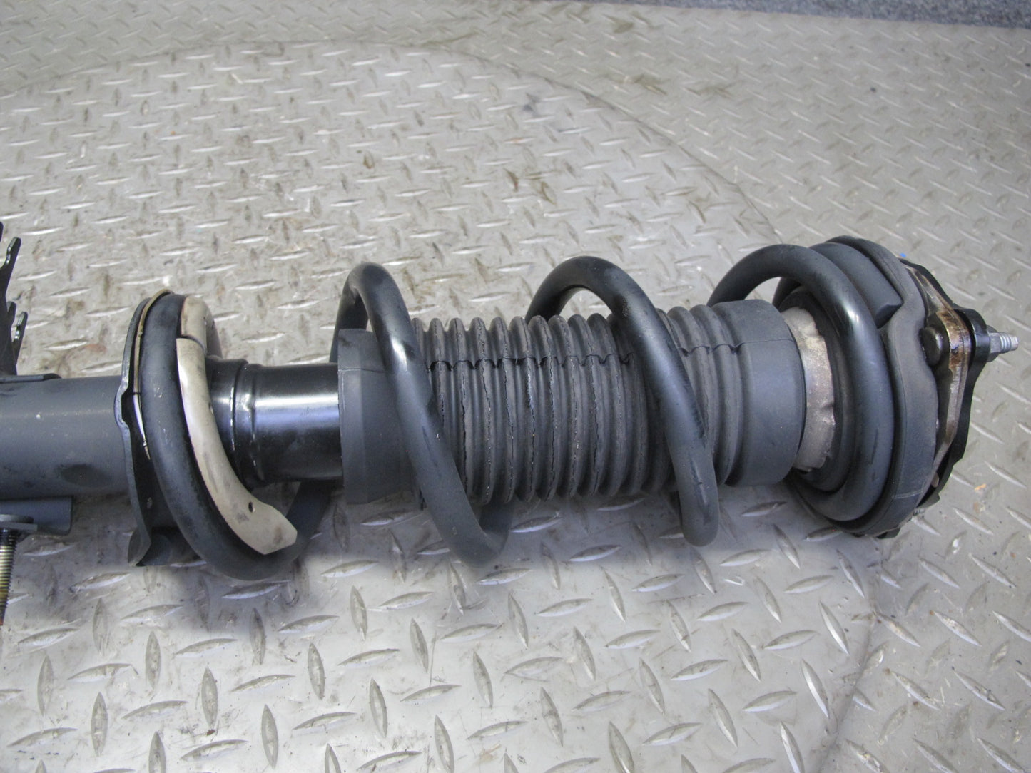 09-14 Nissan Z34 370Z Front Left & Right Suspension Strut Shock Absorber Set OEM