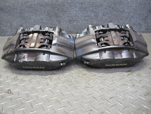 09-12 Nissan Z34 370Z Front Left & Right Sport Brake Caliper Set Akebono OEM