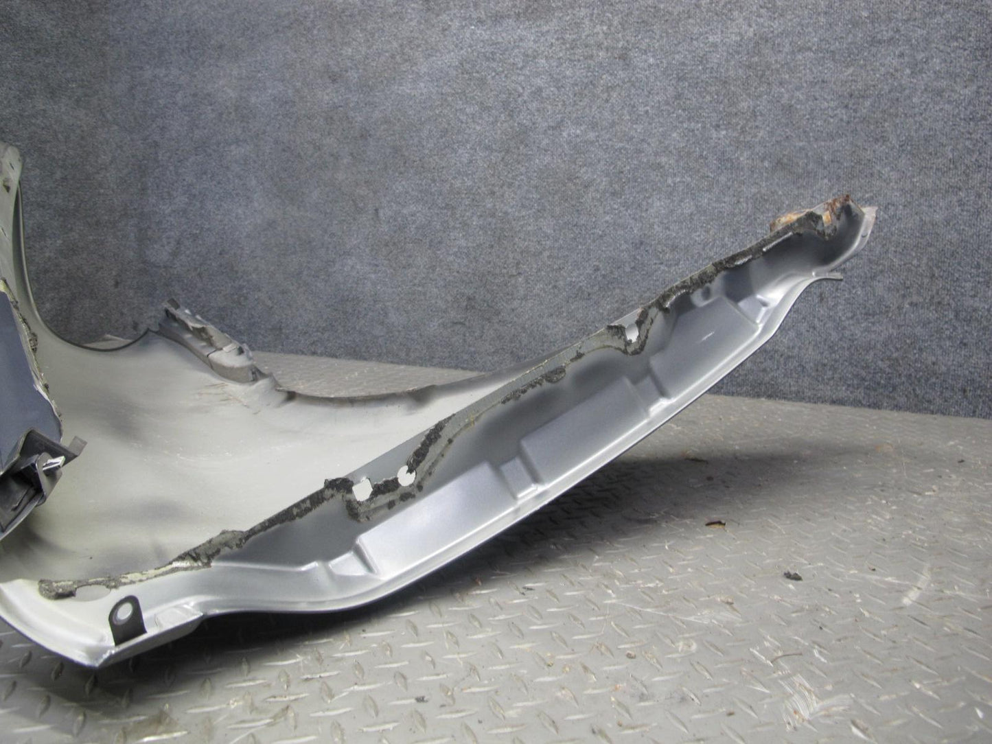 2008-2010 Porsche Cayenne 957 Front Left Fender Shell Cover Panel