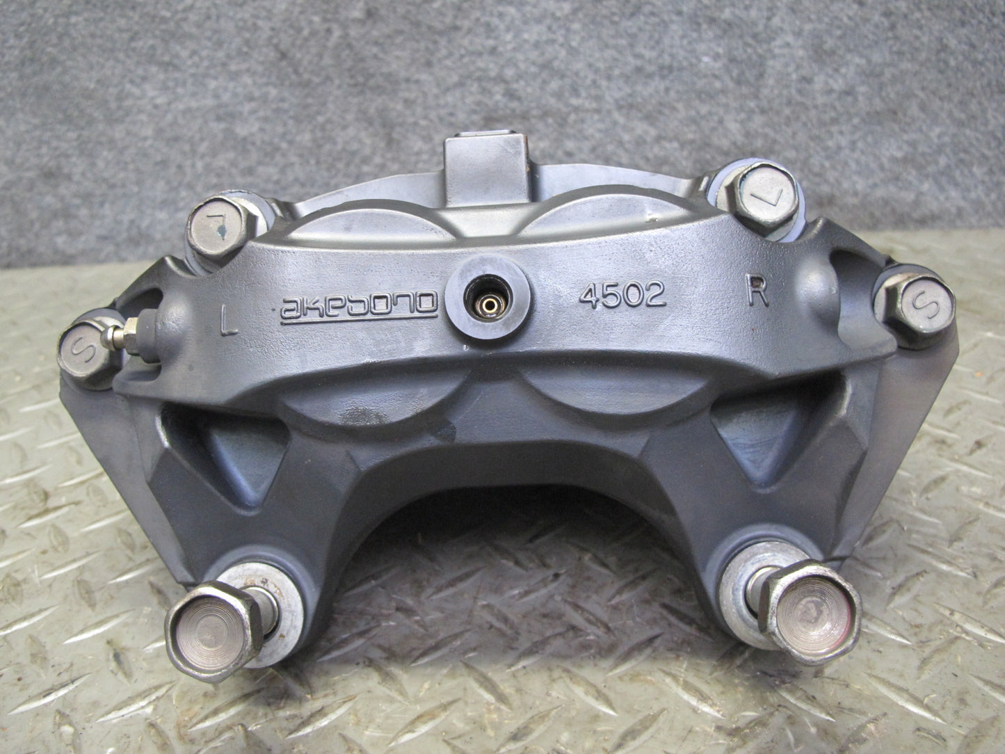 09-12 Nissan Z34 370Z Front Left & Right Sport Brake Caliper Set Akebono OEM