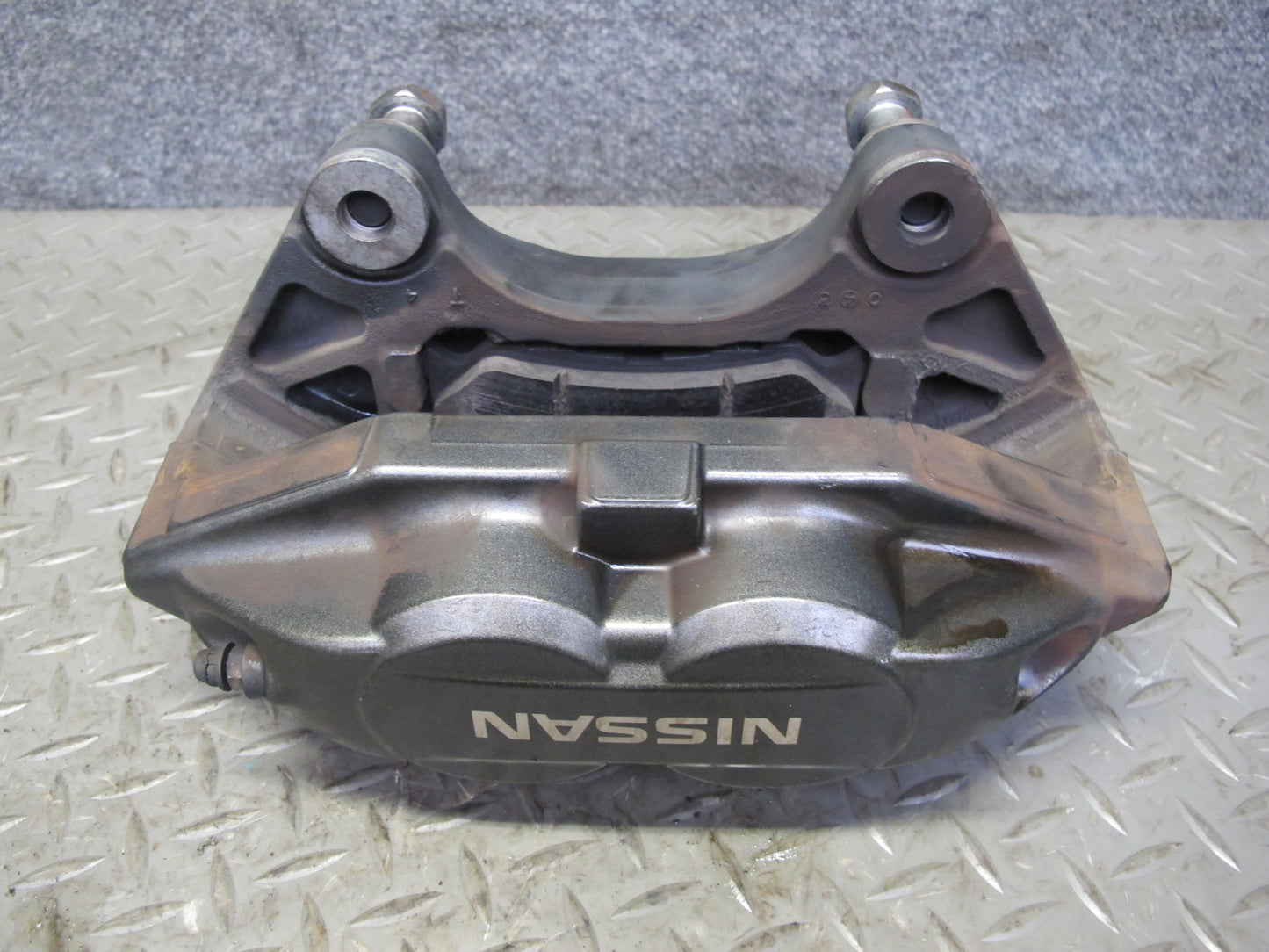 09-12 Nissan Z34 370Z Front Left & Right Sport Brake Caliper Set Akebono OEM