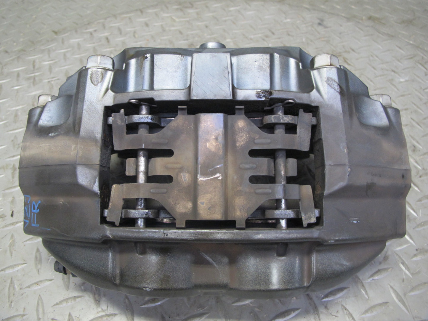 09-12 Nissan Z34 370Z Front Left & Right Sport Brake Caliper Set Akebono OEM