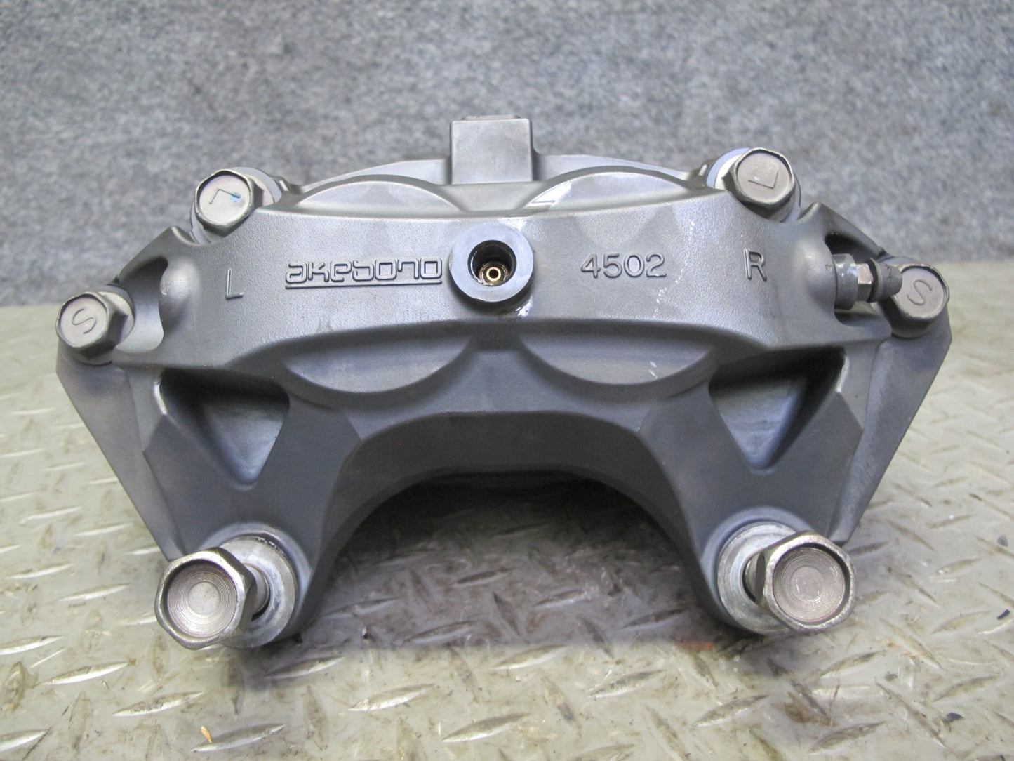 09-12 Nissan Z34 370Z Front Left & Right Sport Brake Caliper Set Akebono OEM