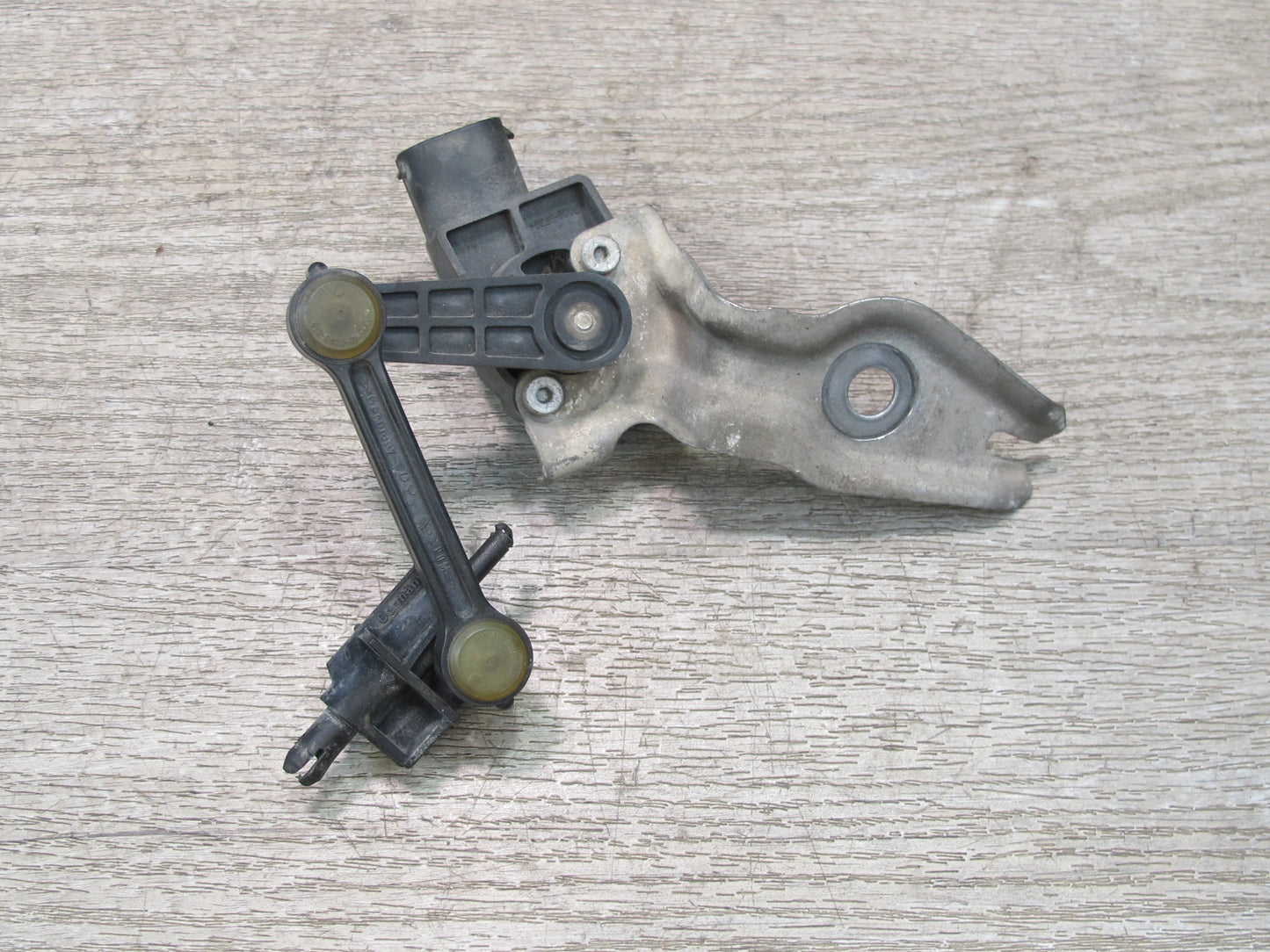 2008-2010 Porsche Cayenne 957 Front Left Suspension Height Level Sensor