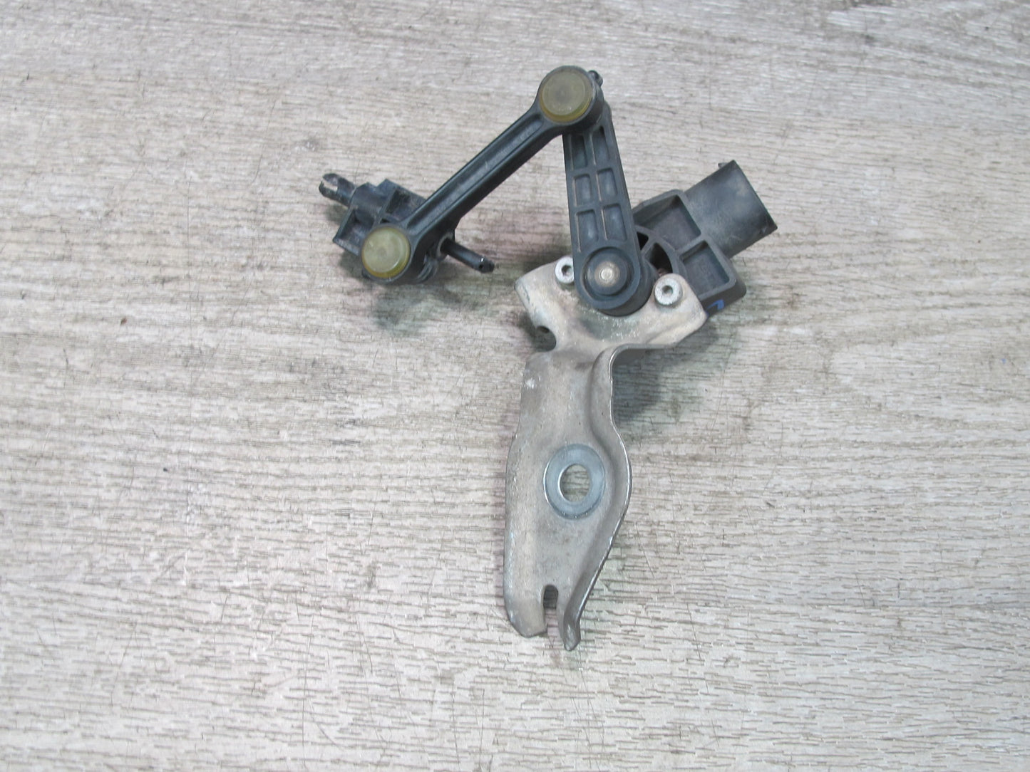 2008-2010 Porsche Cayenne 957 Front Left Suspension Height Level Sensor
