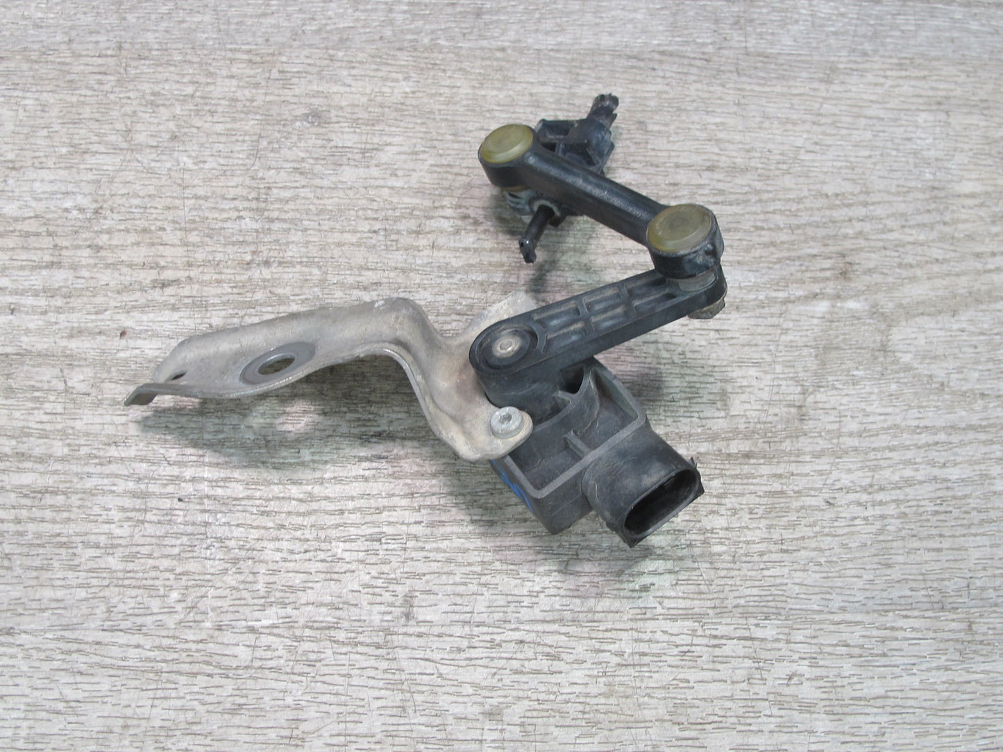 2008-2010 Porsche Cayenne 957 Front Left Suspension Height Level Sensor