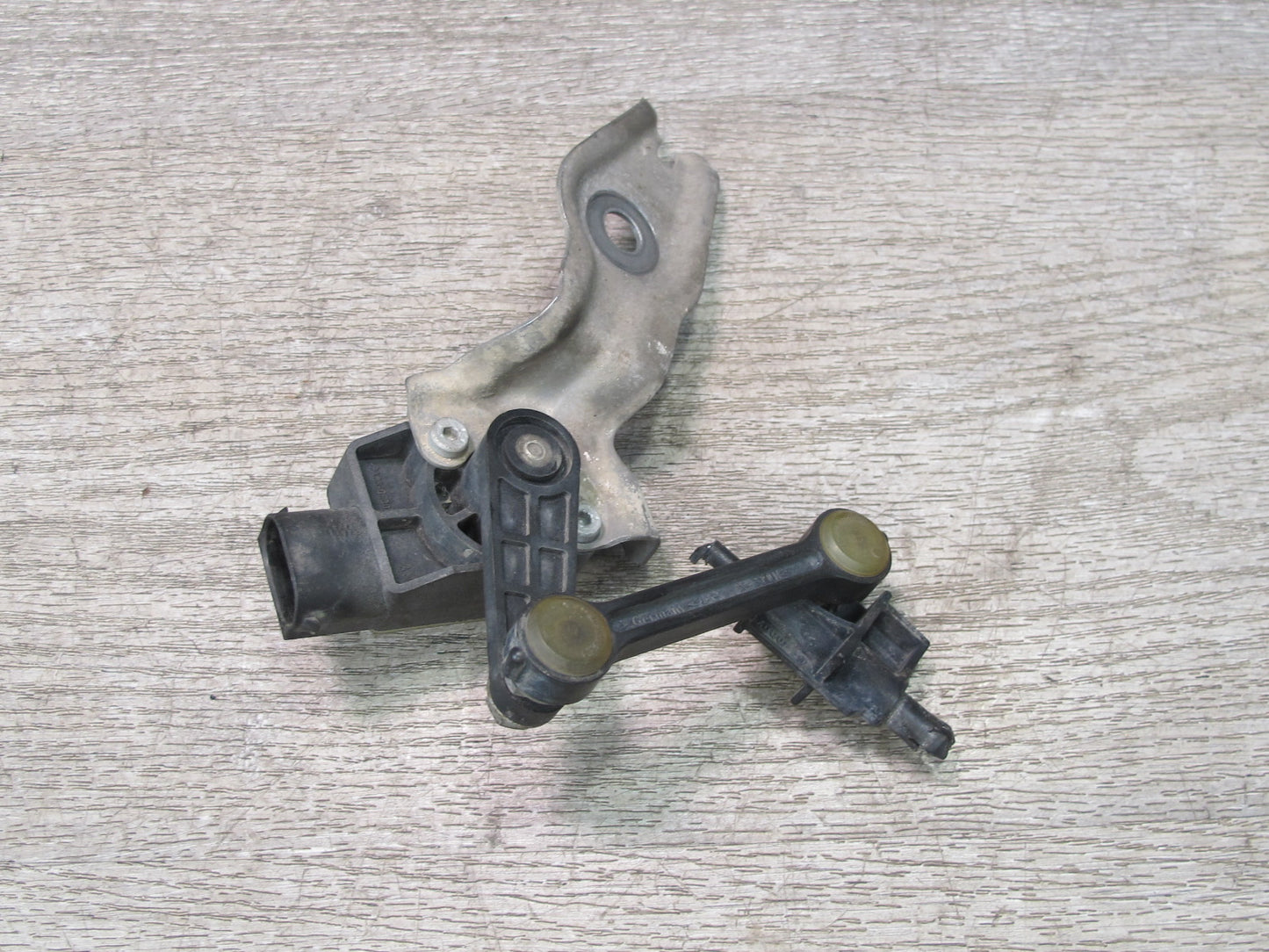 2008-2010 Porsche Cayenne 957 Front Left Suspension Height Level Sensor