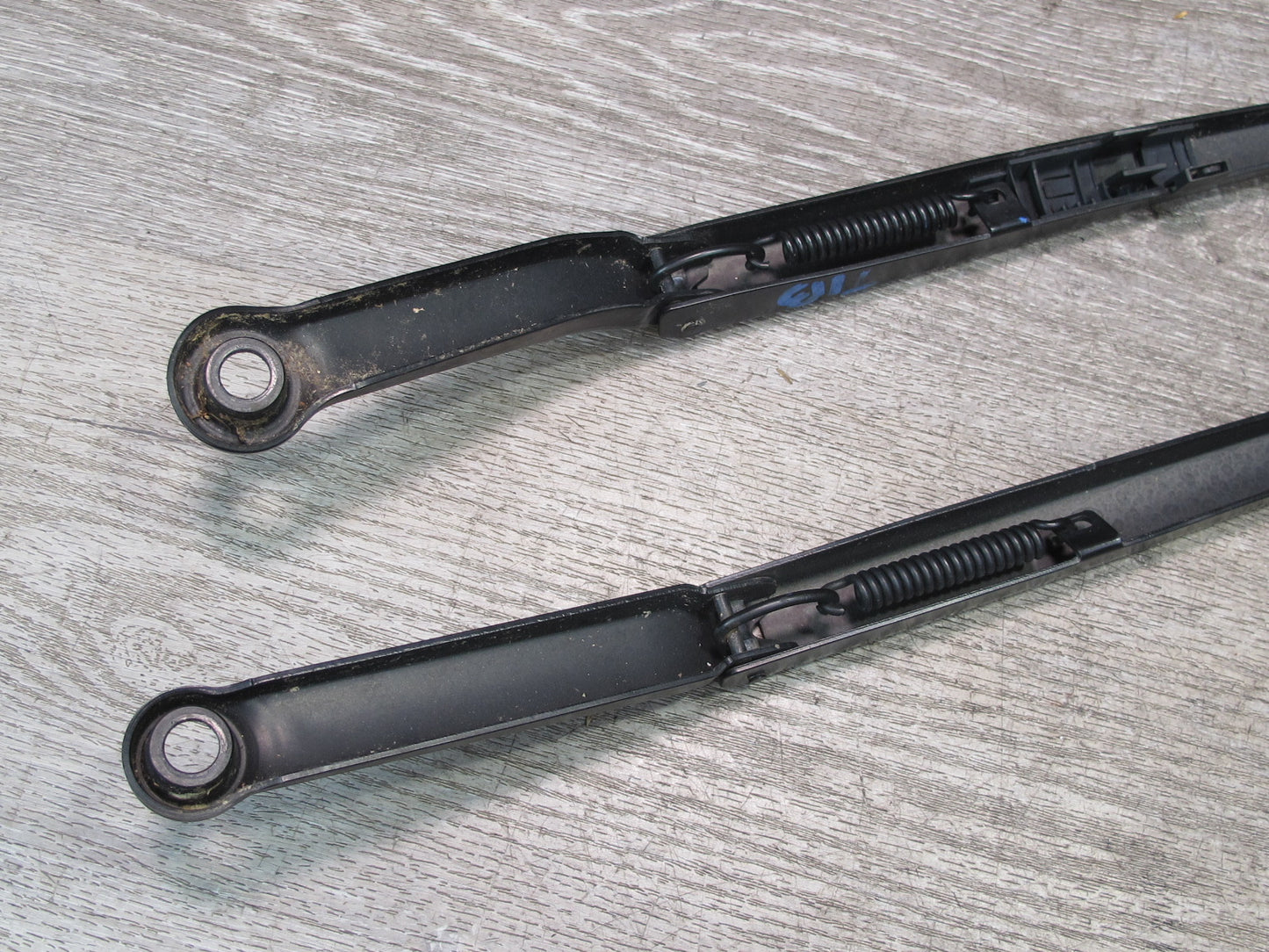 01-06 BMW E46 Coupe Convertible Set of 2 Front Windshield Wiper Arm OEM