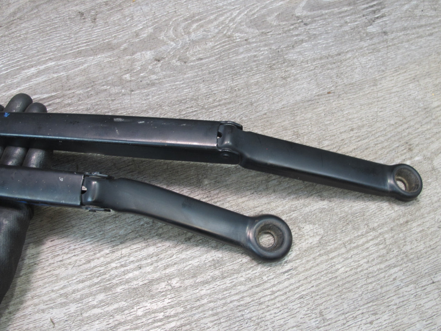 01-06 BMW E46 Coupe Convertible Set of 2 Front Windshield Wiper Arm OEM