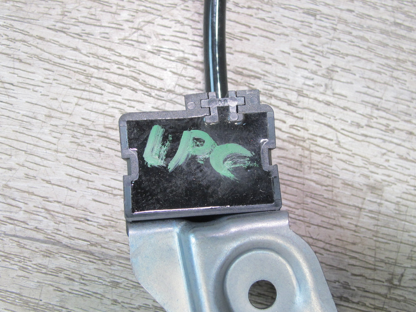 2008-2010 Porsche Cayenne 957 Rear Acceleration Sensor 7L0907673E