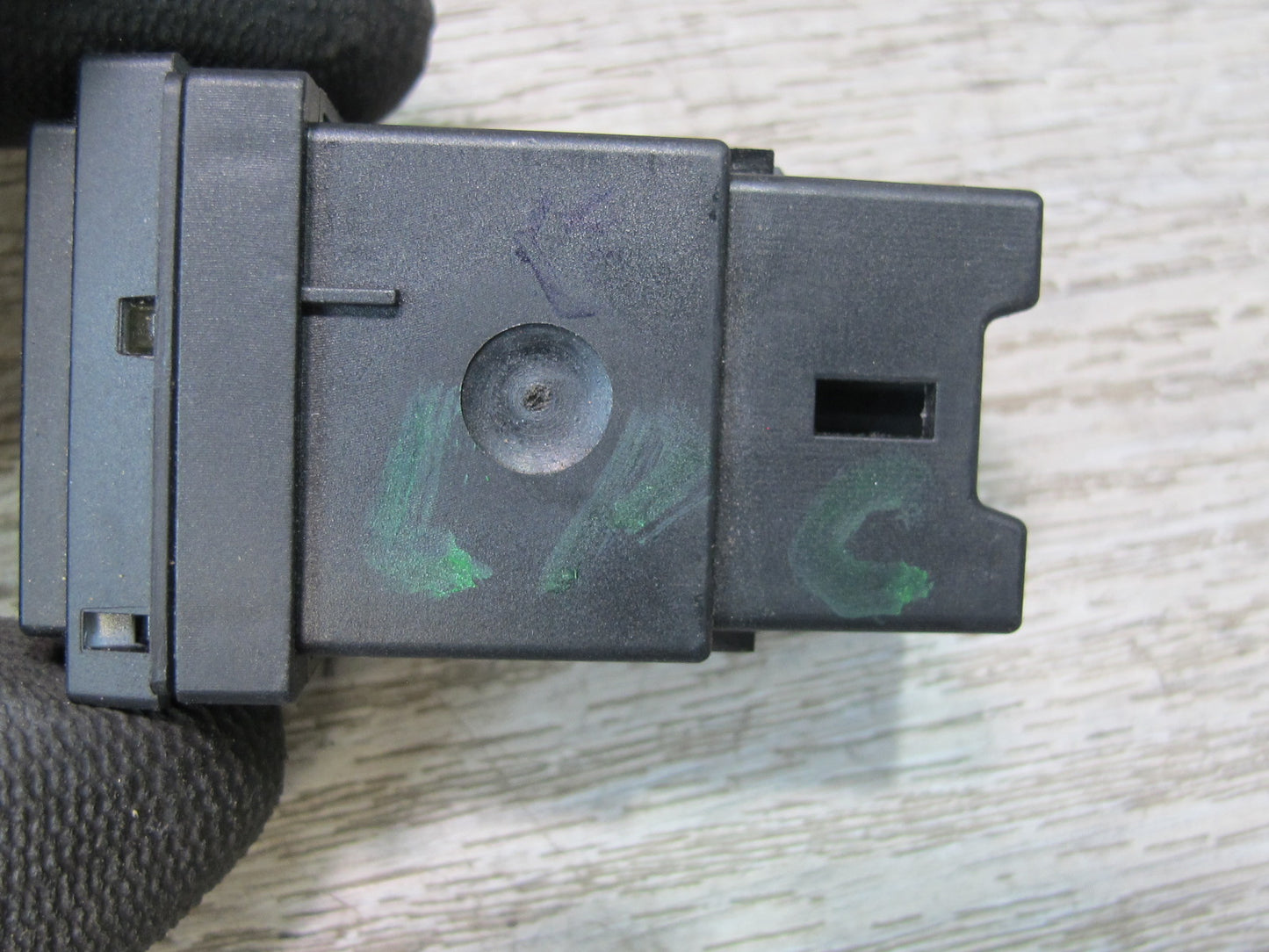 2003-2010 Porsche Cayenne 955 Front Right Heated Seat Switch 7L5963564