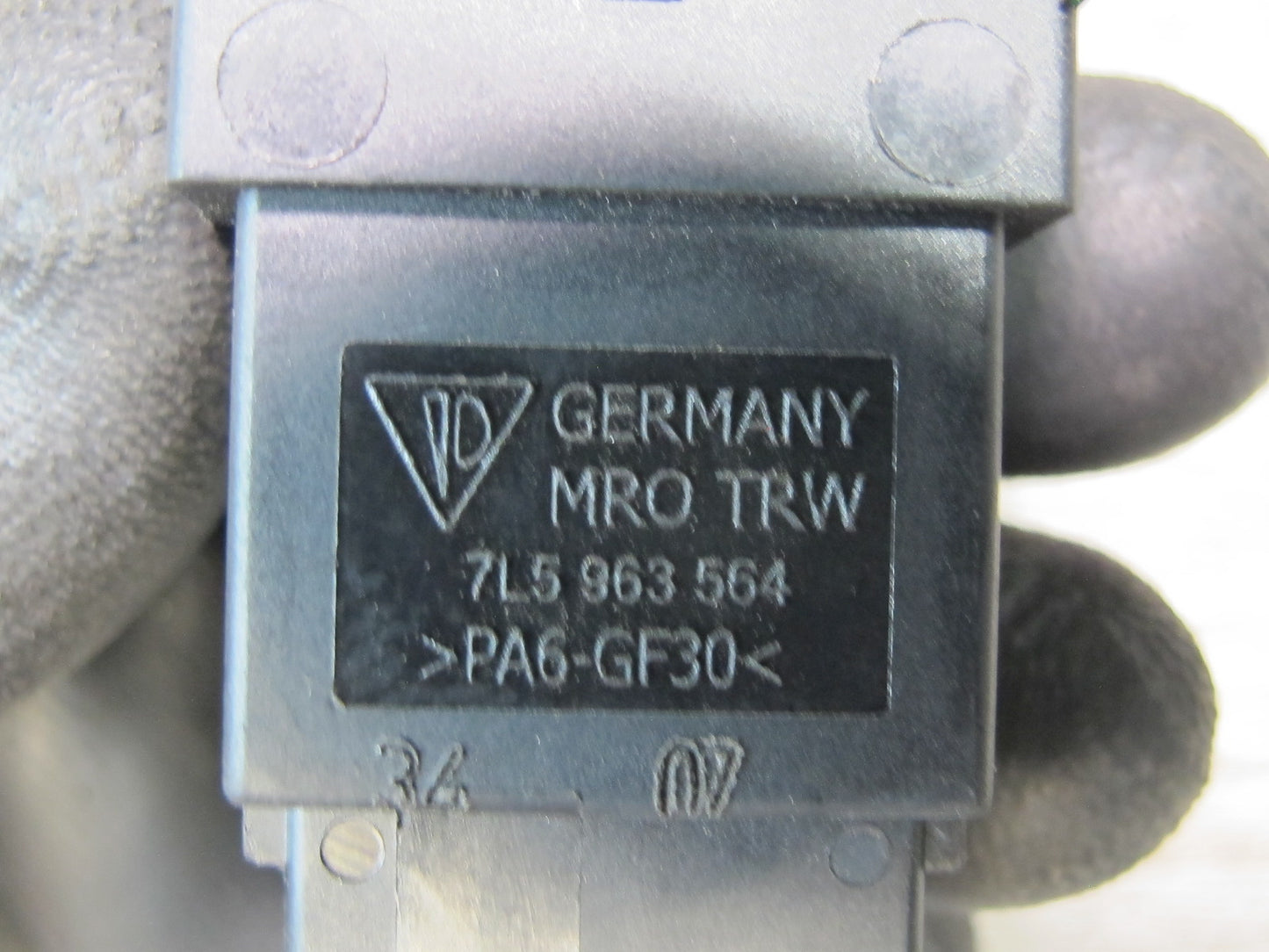 2003-2010 Porsche Cayenne 955 Front Right Heated Seat Switch 7L5963564