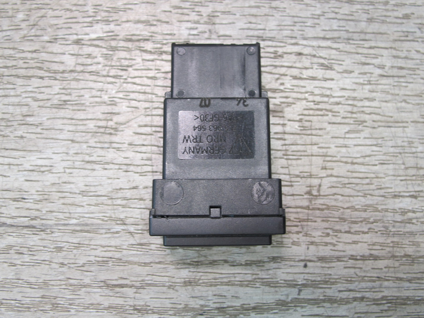 2003-2010 Porsche Cayenne 955 Front Right Heated Seat Switch 7L5963564