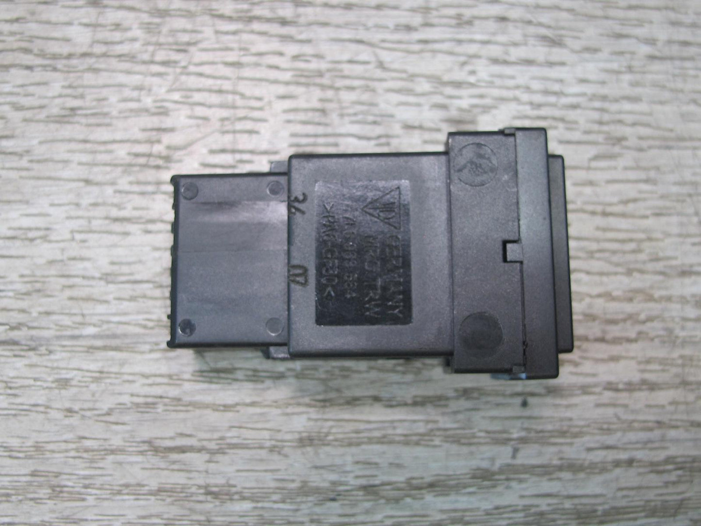 2003-2010 Porsche Cayenne 955 Front Right Heated Seat Switch 7L5963564