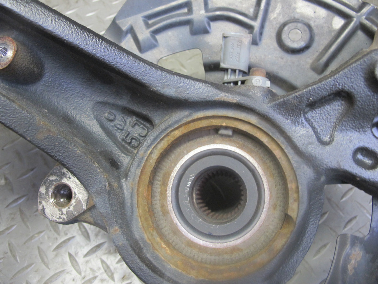 2008-2010 Porsche Cayenne 957 AWD Turbo Front Right Spindle Knuckle Wheel Hub