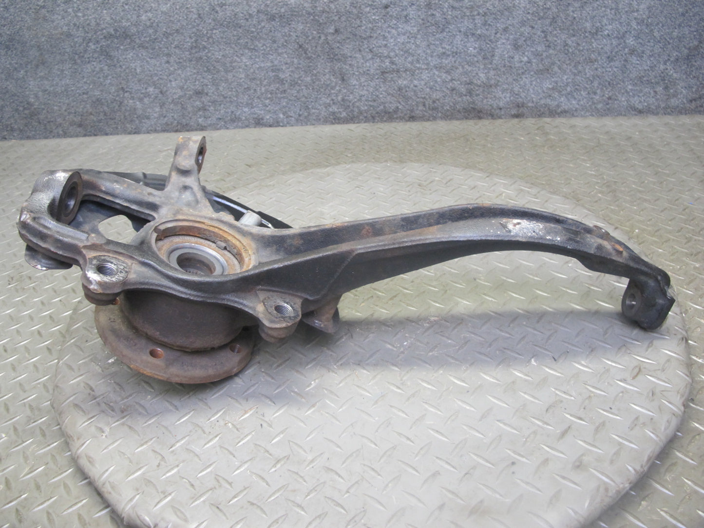 2008-2010 Porsche Cayenne 957 AWD Turbo Front Left Spindle Knuckle Wheel Hub