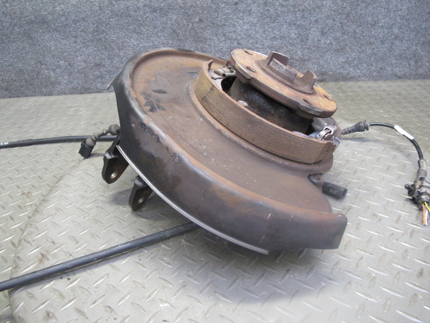 2008-2010 Porsche Cayenne 957 AWD Turbo Rear Right Spindle Knuckle Wheel Hub