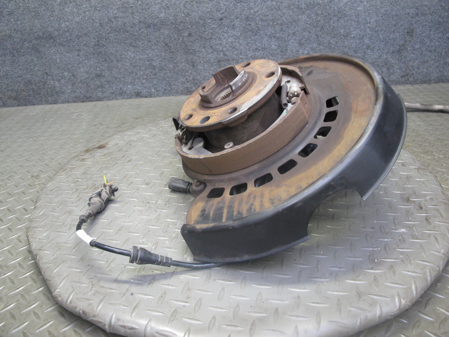 2008-2010 Porsche Cayenne 957 AWD Turbo Rear Right Spindle Knuckle Wheel Hub