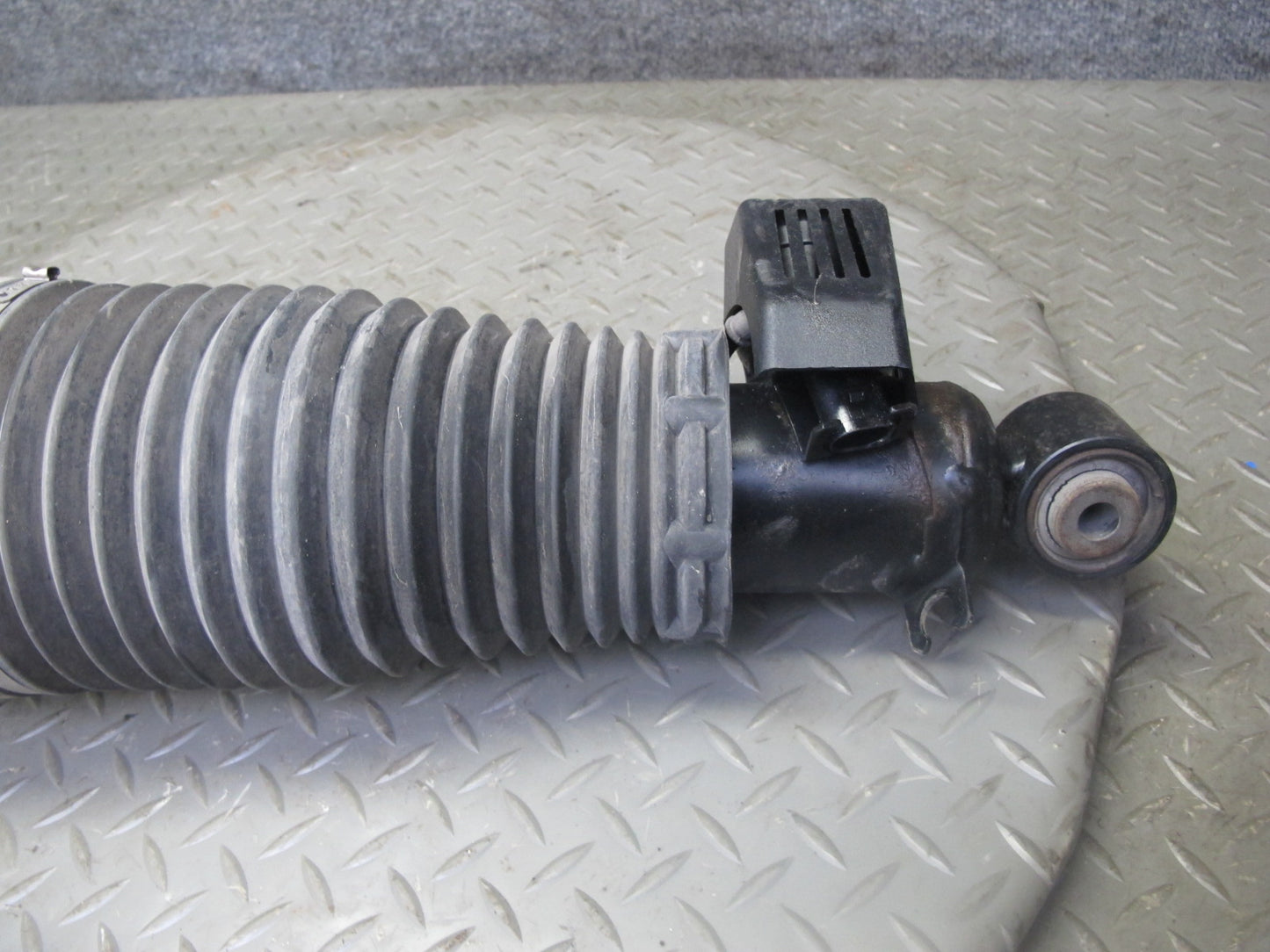 2008-2010 Porsche Cayenne 957 Rear Left Air Spring Strut Shock Absorber