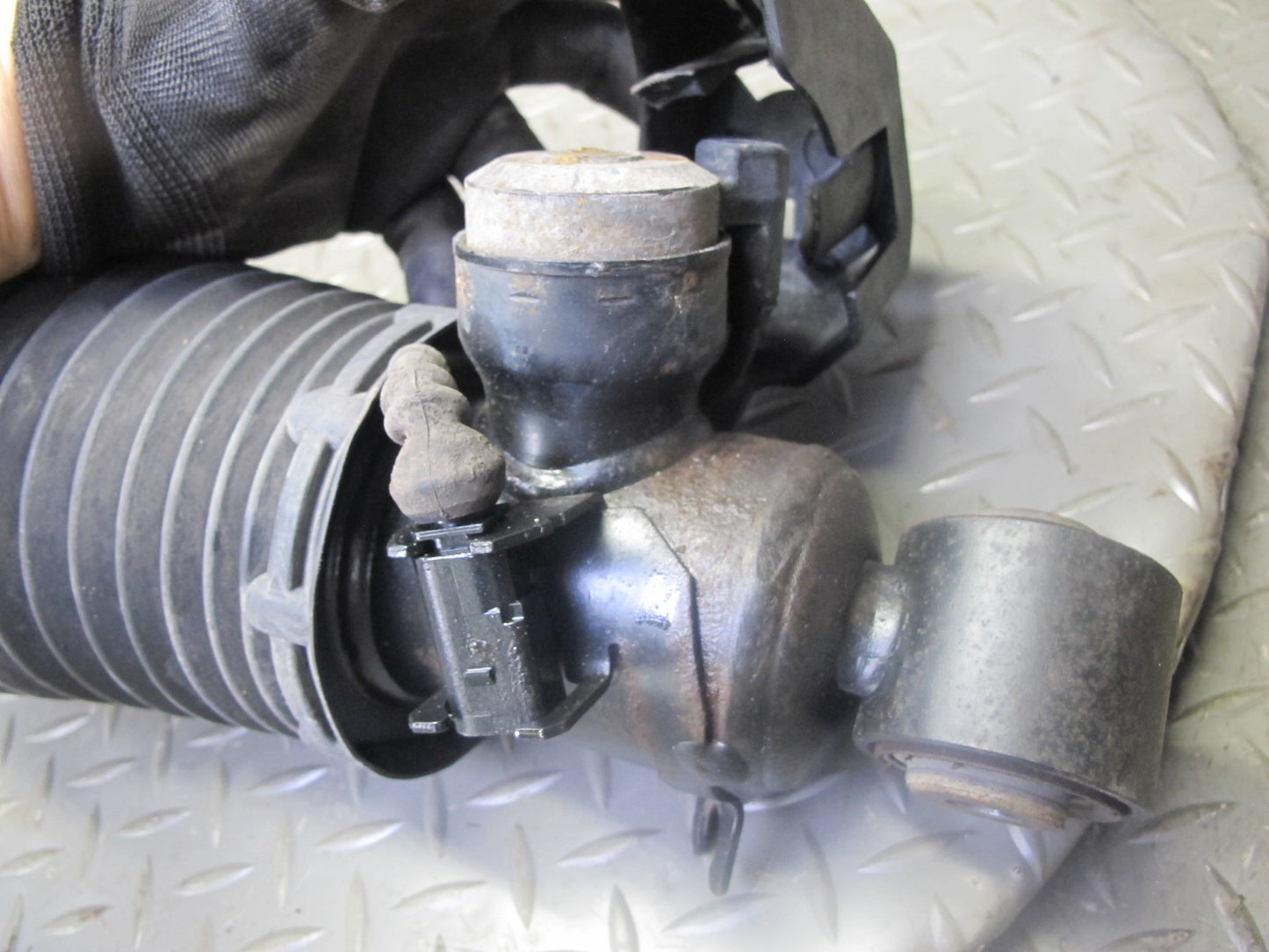 2008-2010 Porsche Cayenne 957 Rear Left Air Spring Strut Shock Absorber