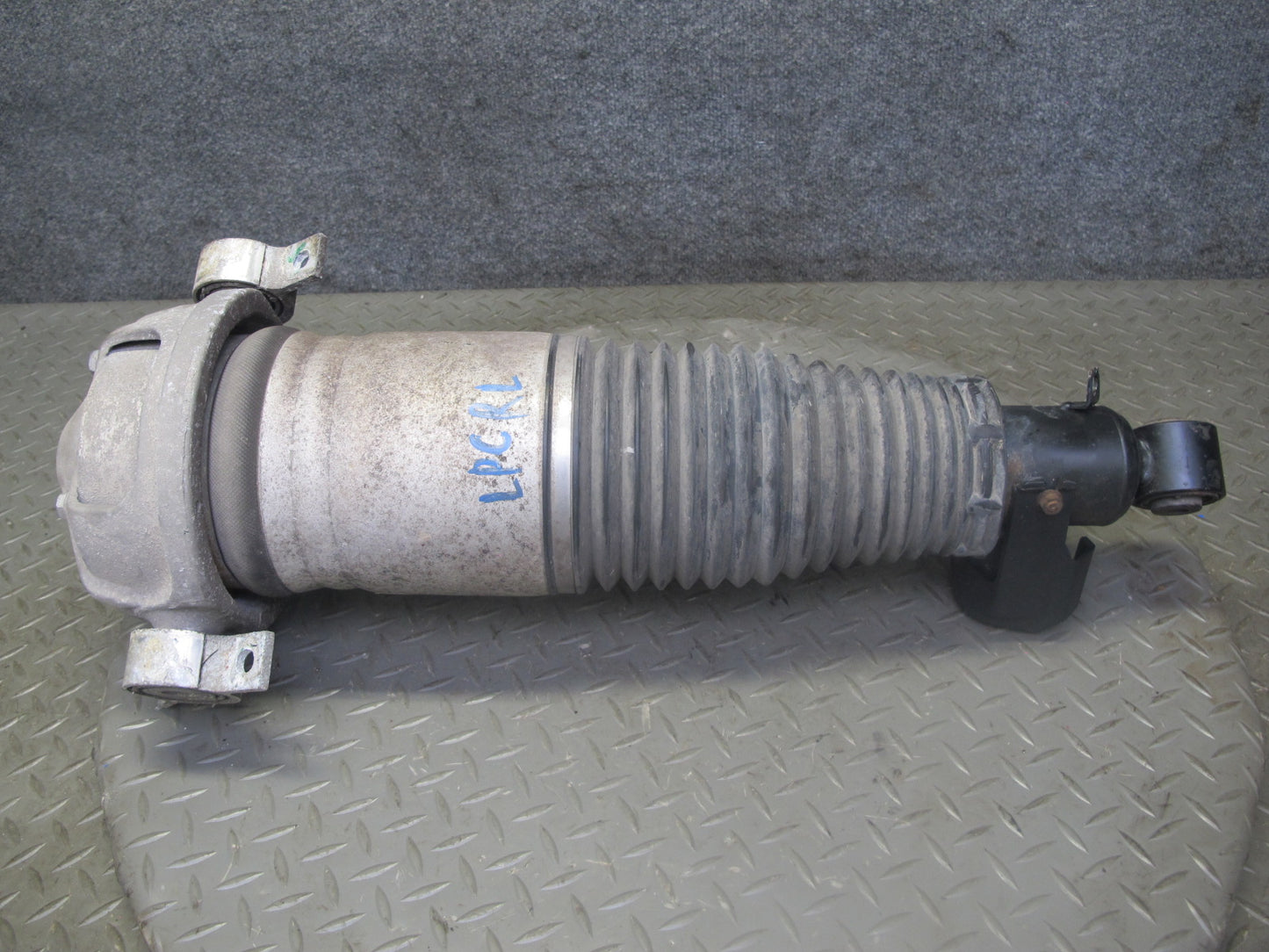 2008-2010 Porsche Cayenne 957 Rear Left Air Spring Strut Shock Absorber