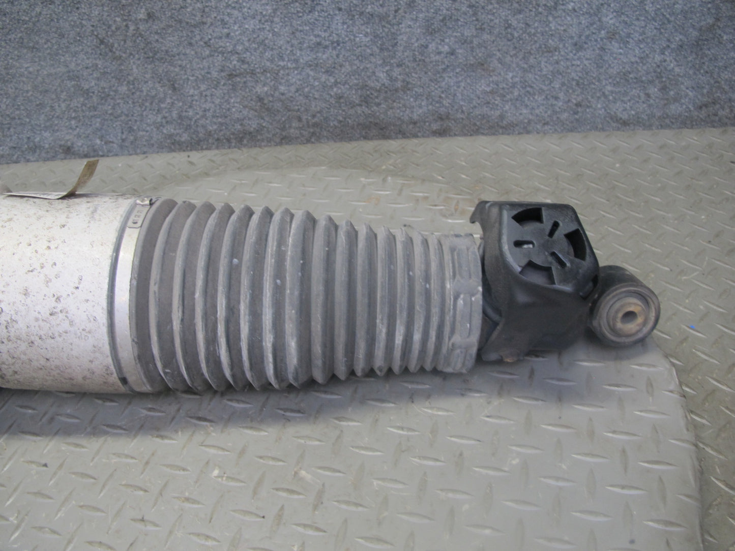 2008-2010 Porsche Cayenne 957 Rear Right Air Spring Strut Shock Absorber