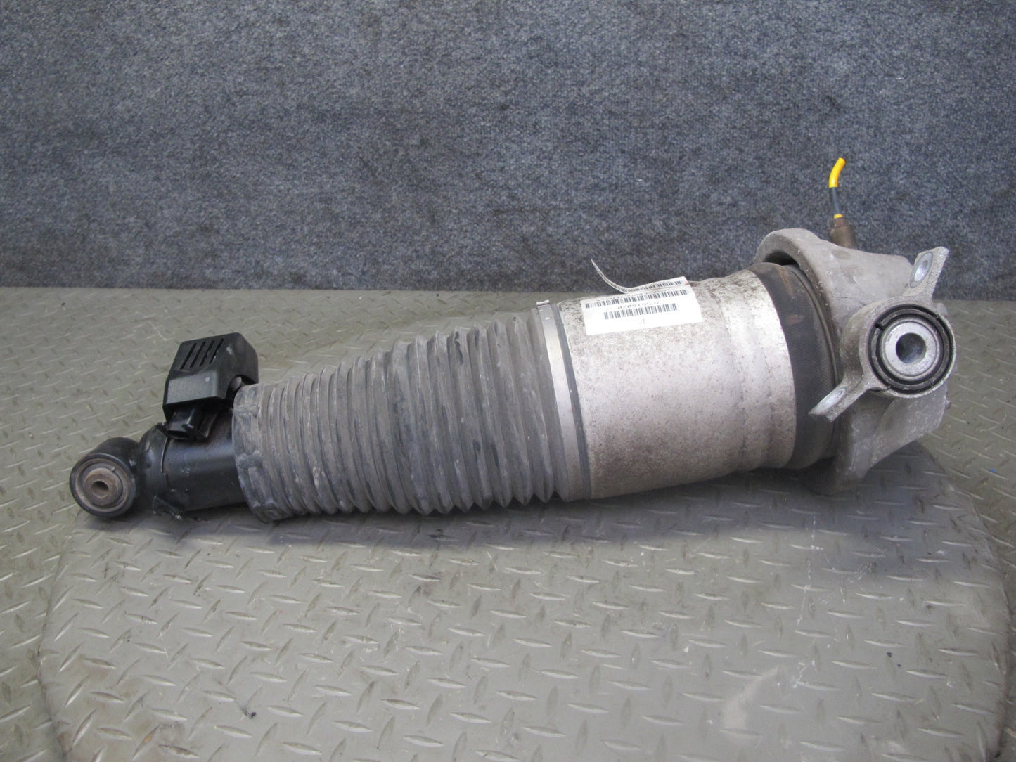 2008-2010 Porsche Cayenne 957 Rear Right Air Spring Strut Shock Absorber