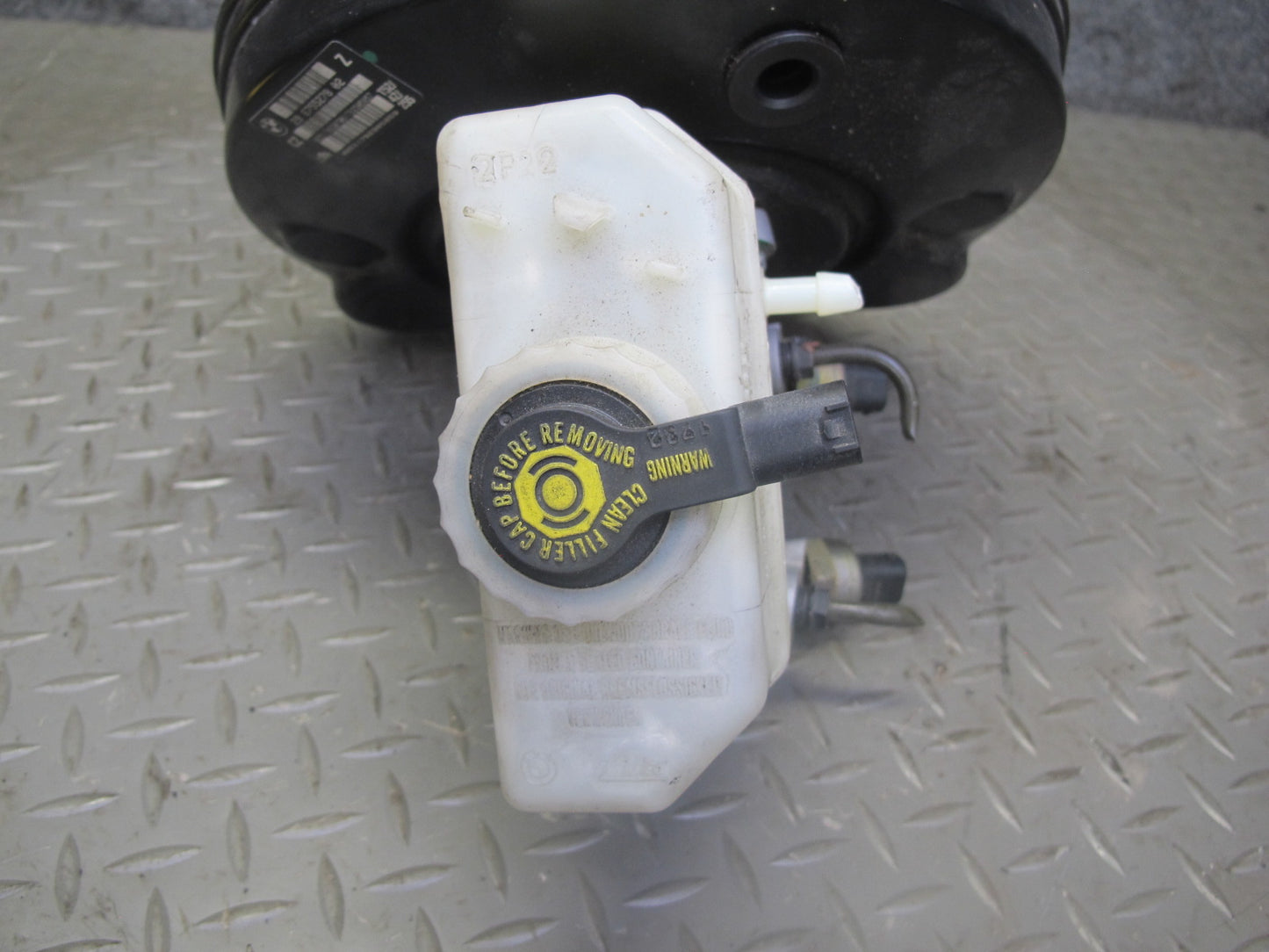01-06 BMW E46 3-SERIES Brake Master Cylinder Booster Fluid Reservoir OEM