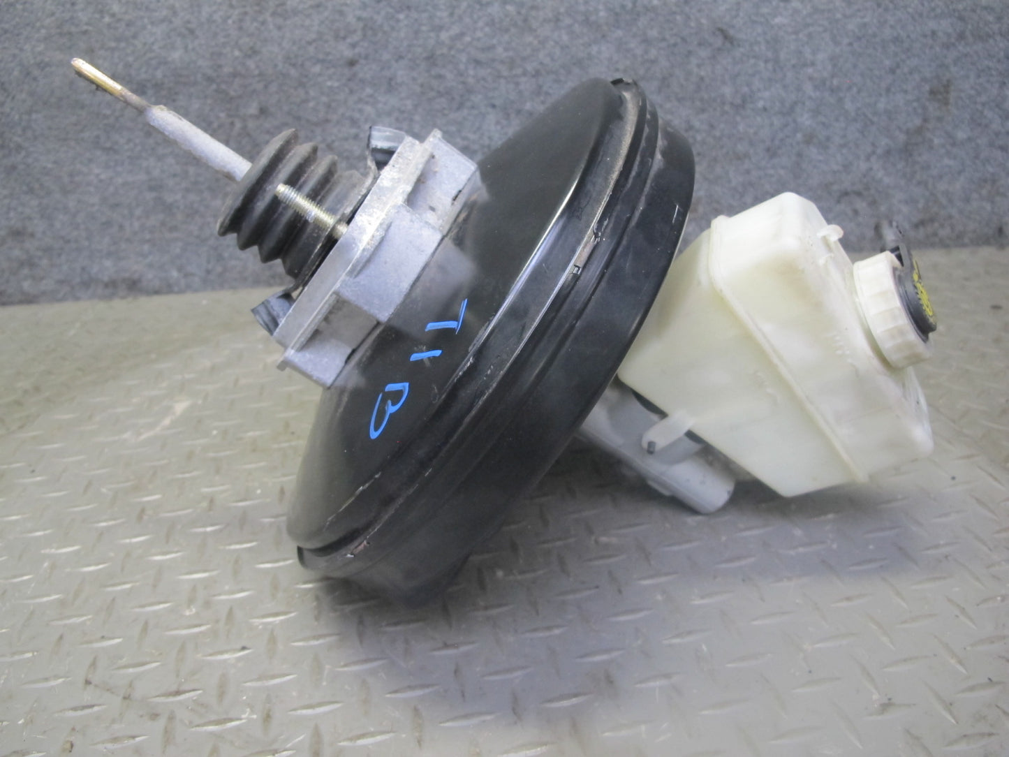 01-06 BMW E46 3-SERIES Brake Master Cylinder Booster Fluid Reservoir OEM