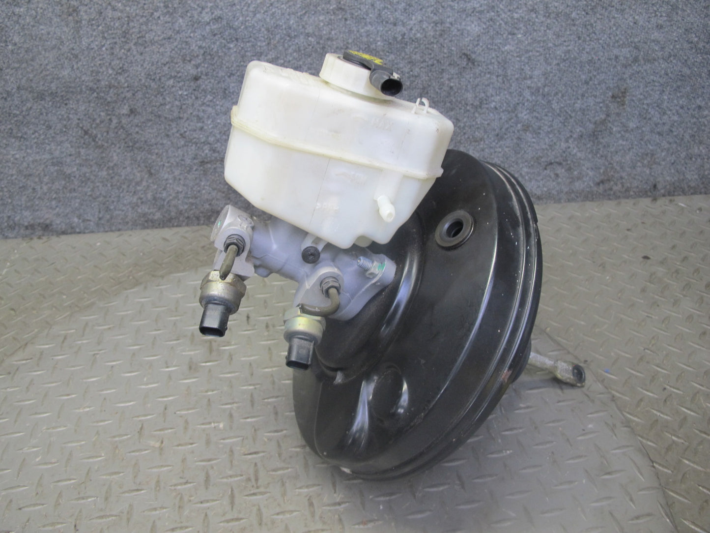 01-06 BMW E46 3-SERIES Brake Master Cylinder Booster Fluid Reservoir OEM