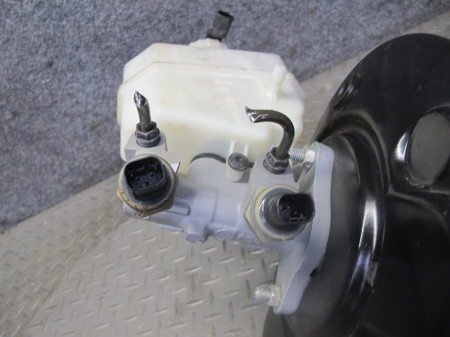 01-06 BMW E46 3-SERIES Brake Master Cylinder Booster Fluid Reservoir OEM