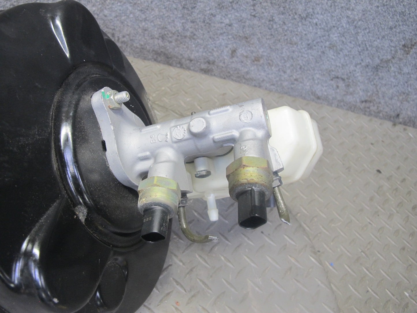01-06 BMW E46 3-SERIES Brake Master Cylinder Booster Fluid Reservoir OEM
