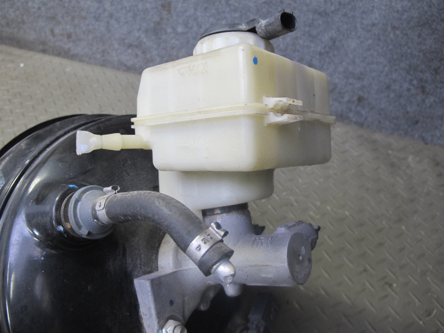 2014-2018 BMW F15 X5 Brake Master Cylinder Booster Fluid Reservoir Tank
